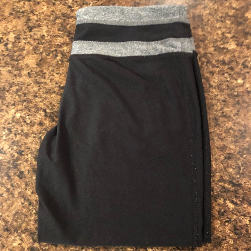 Black 3/4 length workout leggings